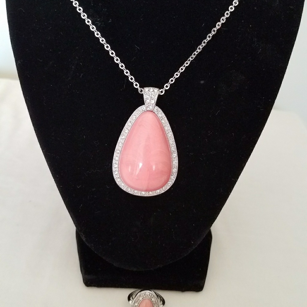 Vintage Avon Ladies Pink Necklace